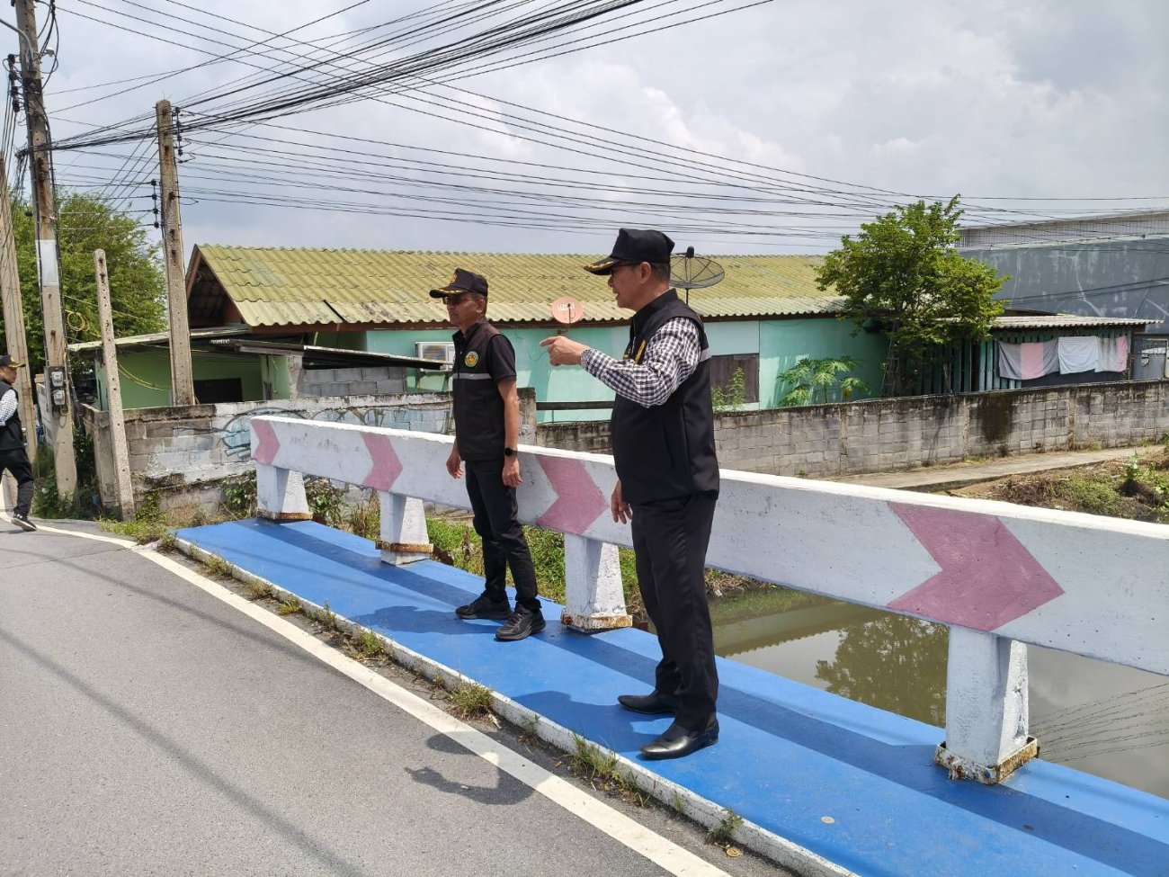 งพื้นที่ติดตามสถานการณ์น้ำ และความคืบหน้าการติดตั้งเครื่องระบายน้ำ
