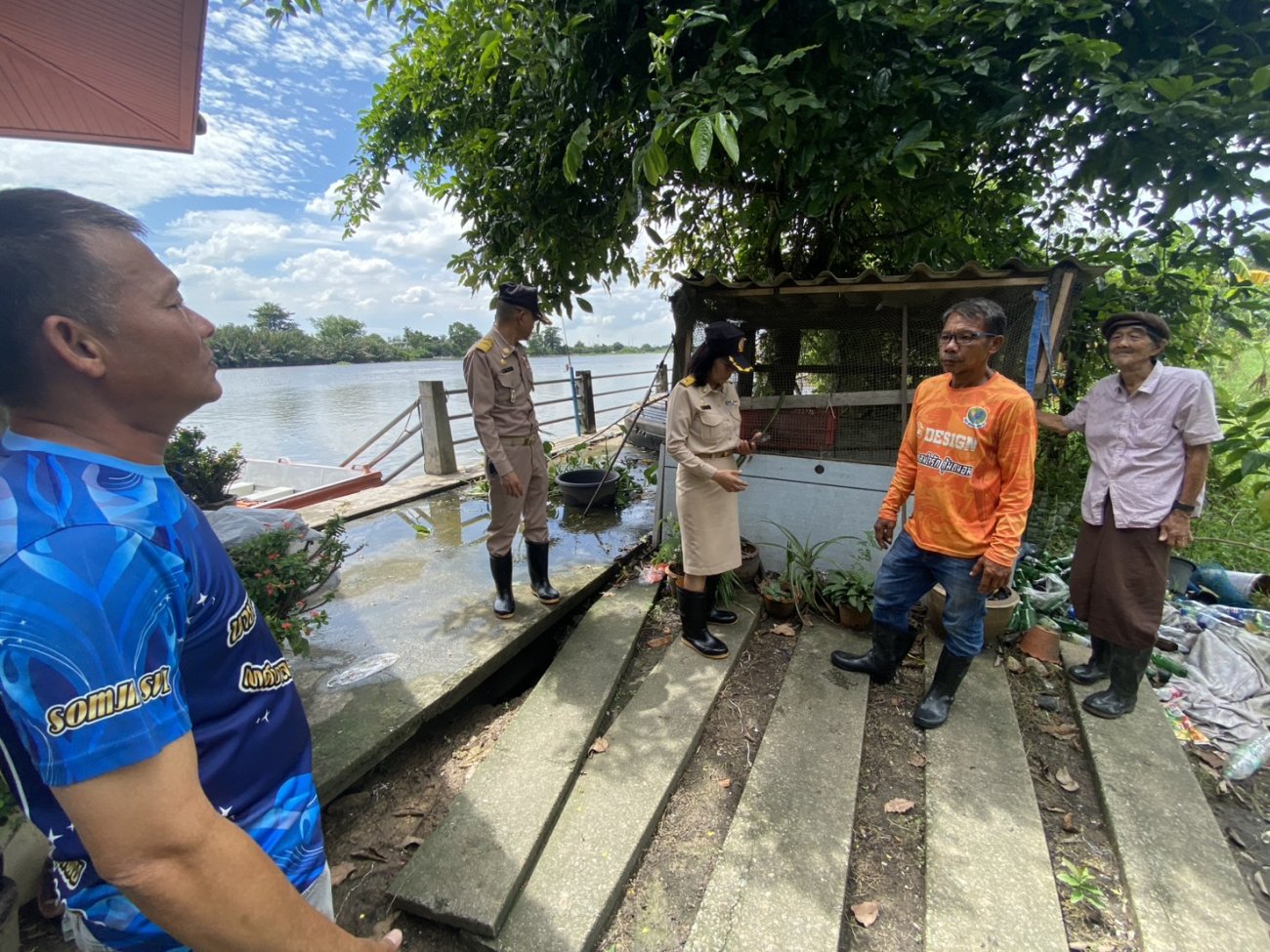 ลงเรือสำรวจแนวตลิ่งและคันกั้นน้ำริมแม่น้ำนครชัยศรี เตรียมพร้อมรับมือสถานการณ์น้ำ